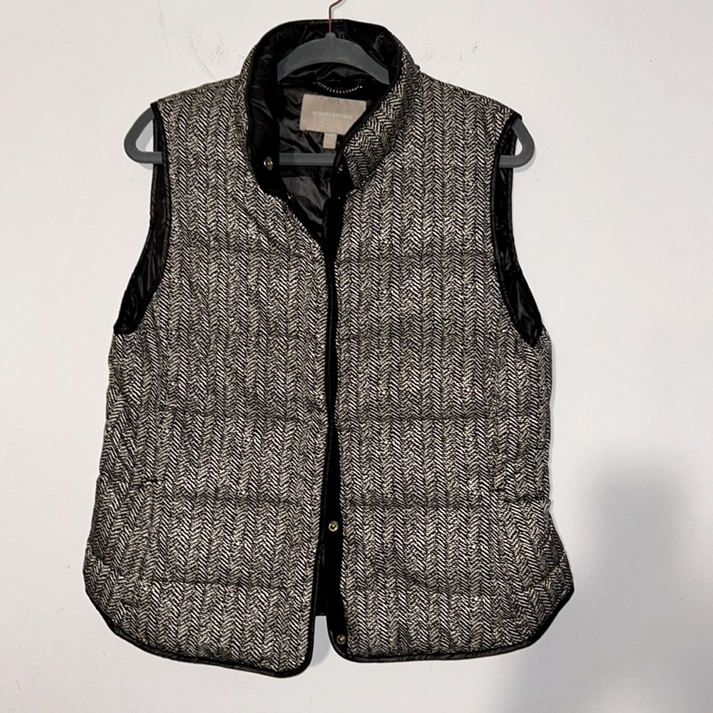 Banana republic down puffer vest women size large black and white